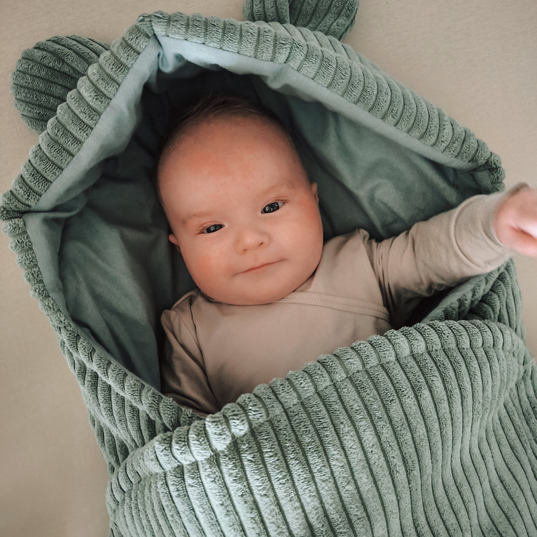 MeowBaby Einschlagdecke Ästhetik Cord mit Bärenohren - Classic Cord Edition