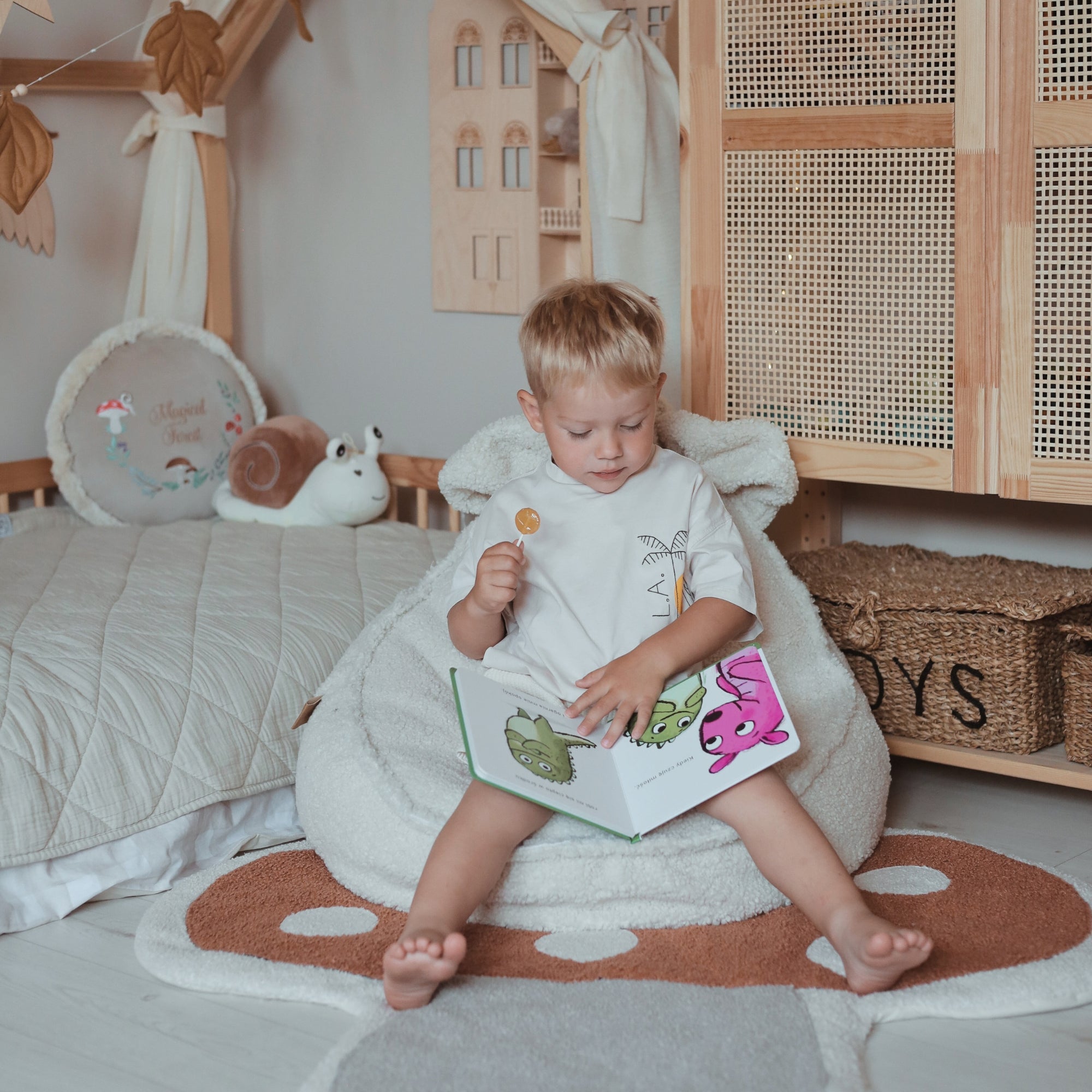 MeowBaby Bouclé Bear Bean Bag - cream/white