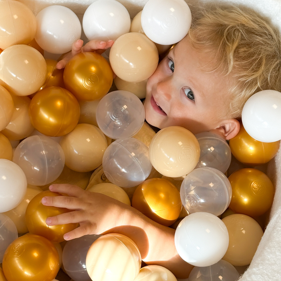 MeowBaby Schaumspielset Bouclé cremé/weiss mit Bällebad, 200 Bälle - eigene Farbauswahl