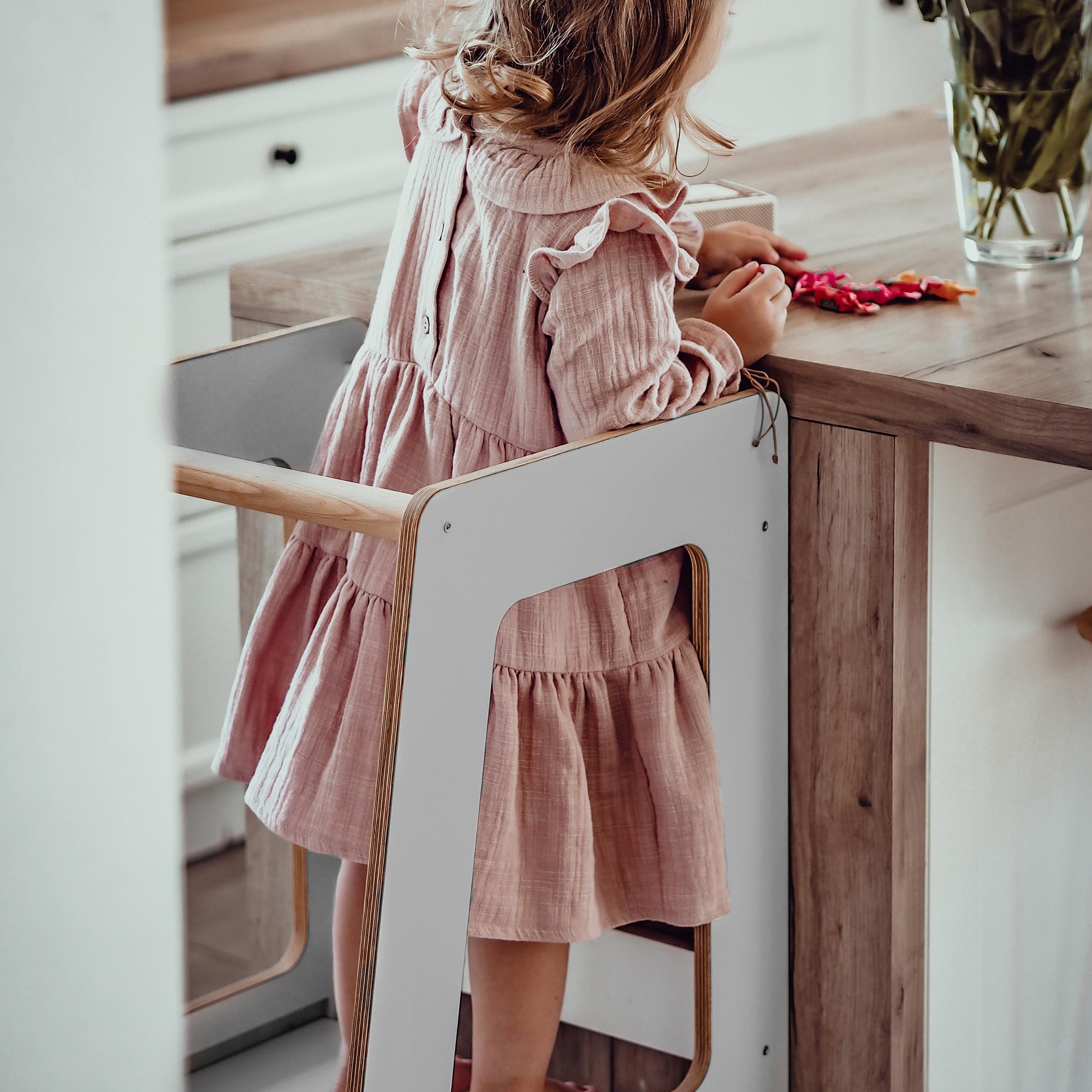 MeowBaby Learning Tower/Kitchen Helper Scandi - White