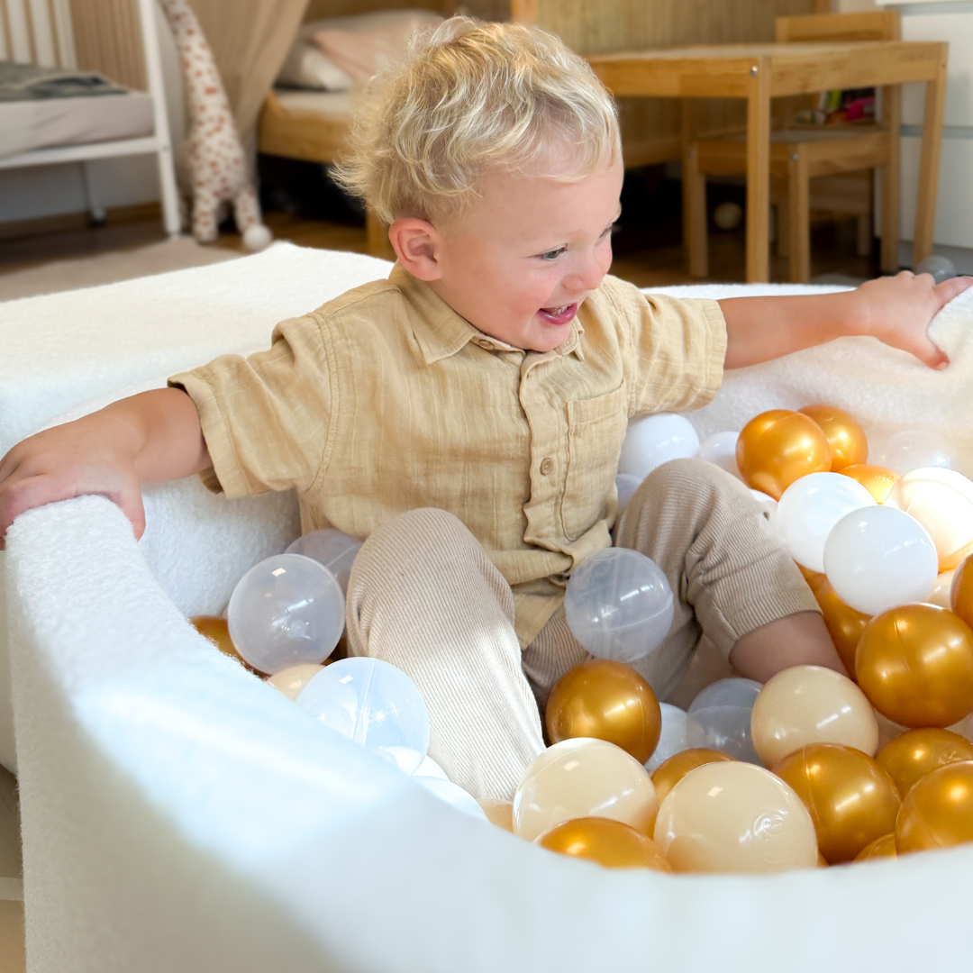 MeowBaby Schaumspielset Bouclé cremé/weiss mit Bällebad, 200 Bälle - eigene Farbauswahl